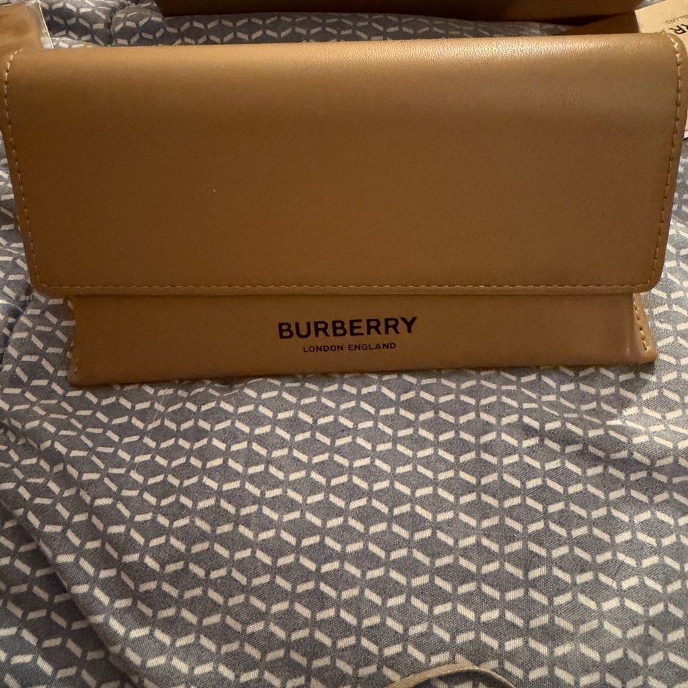 Burberry Sunglasses - Brand New in Box. - Picture 11 of 13